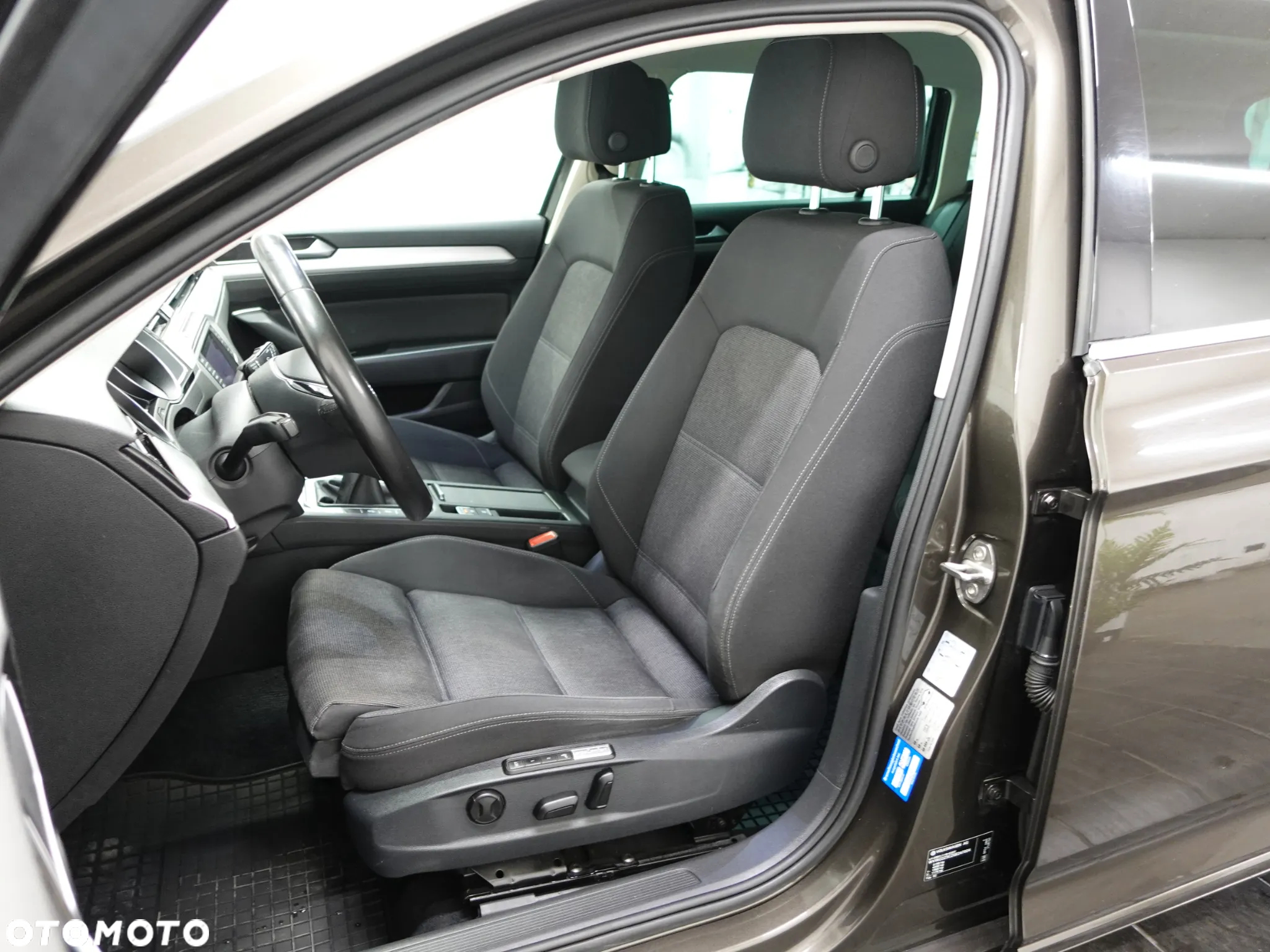 Volkswagen Passat 2.0 TDI BMT Comfortline - 23