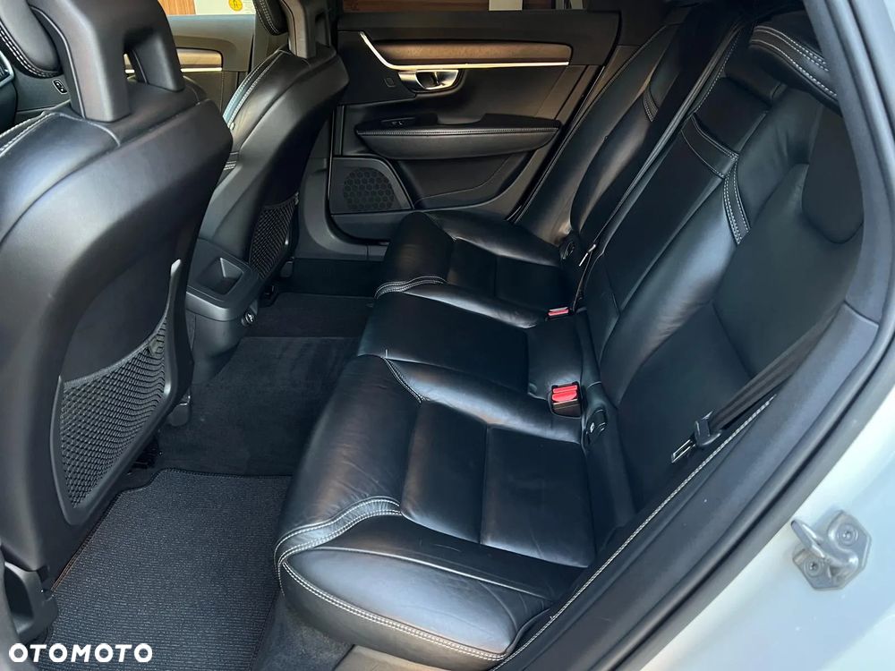 Volvo V90 Cross Country D5 AWD Pro - 37