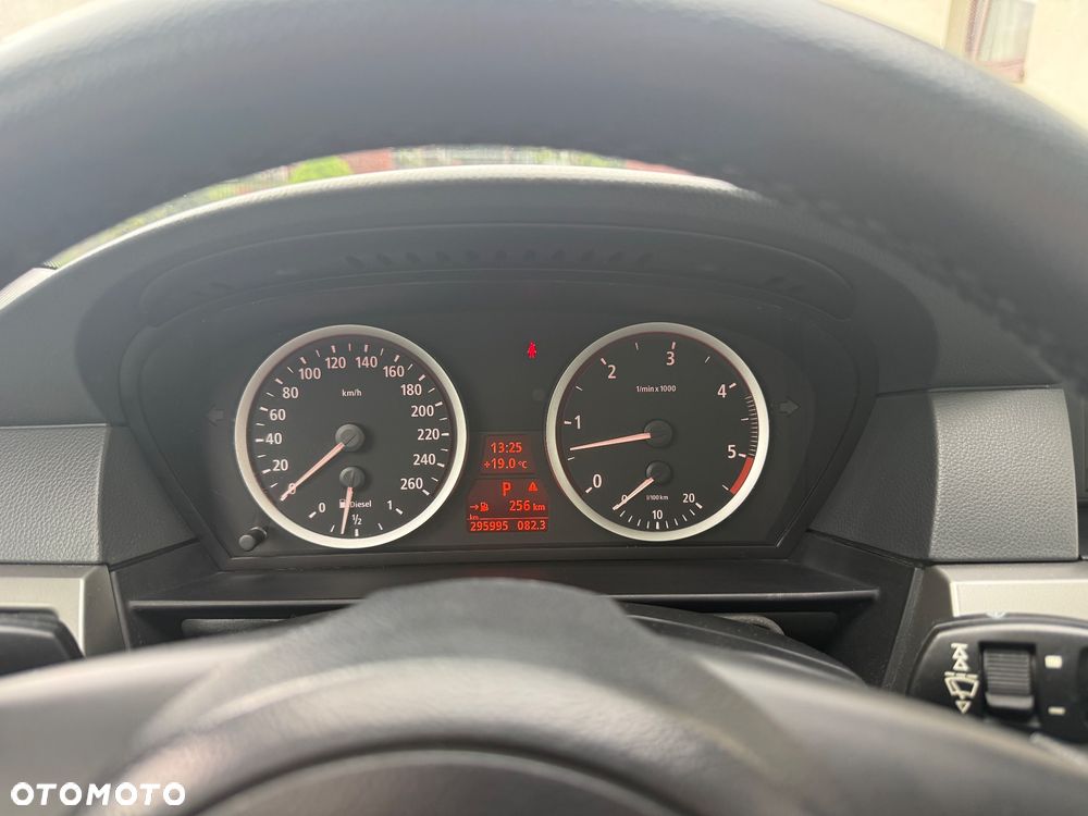 BMW Seria 5 525d - 12