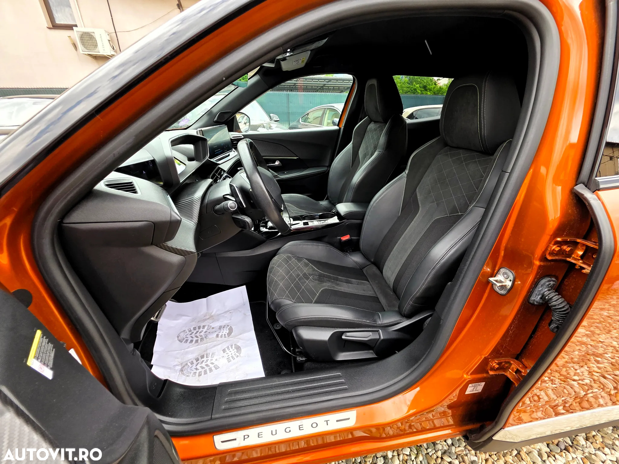 Peugeot 2008 PureTech 155 EAT8 GT Pack - 24