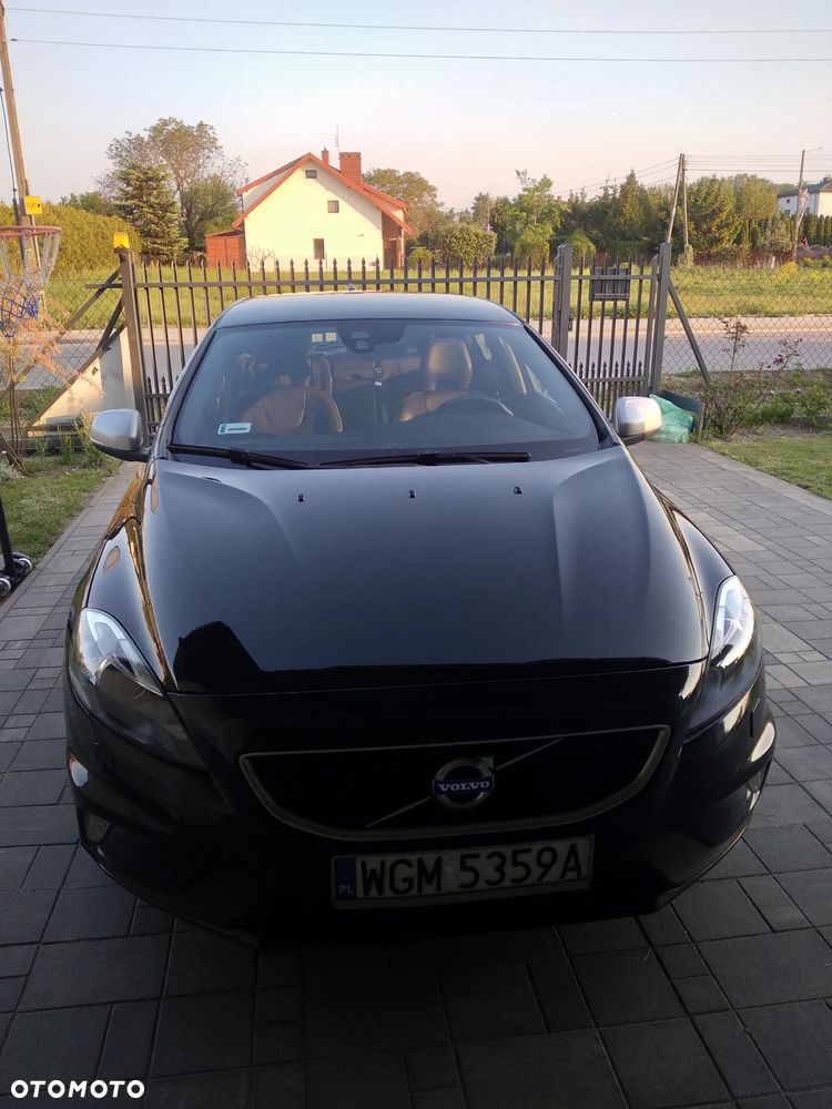 Volvo V40 D2 Drive-E R-Design Momentum - 1