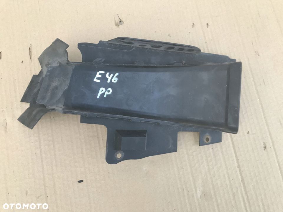 Osłona chłodnicy BMW 3 E46 wlot kierownica powietrza prawa zderzaka pasa przedniego 8197928 - 1