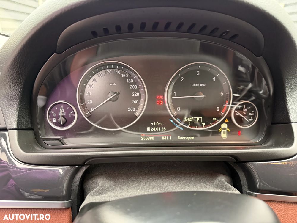BMW Seria 5 518d Aut. - 9