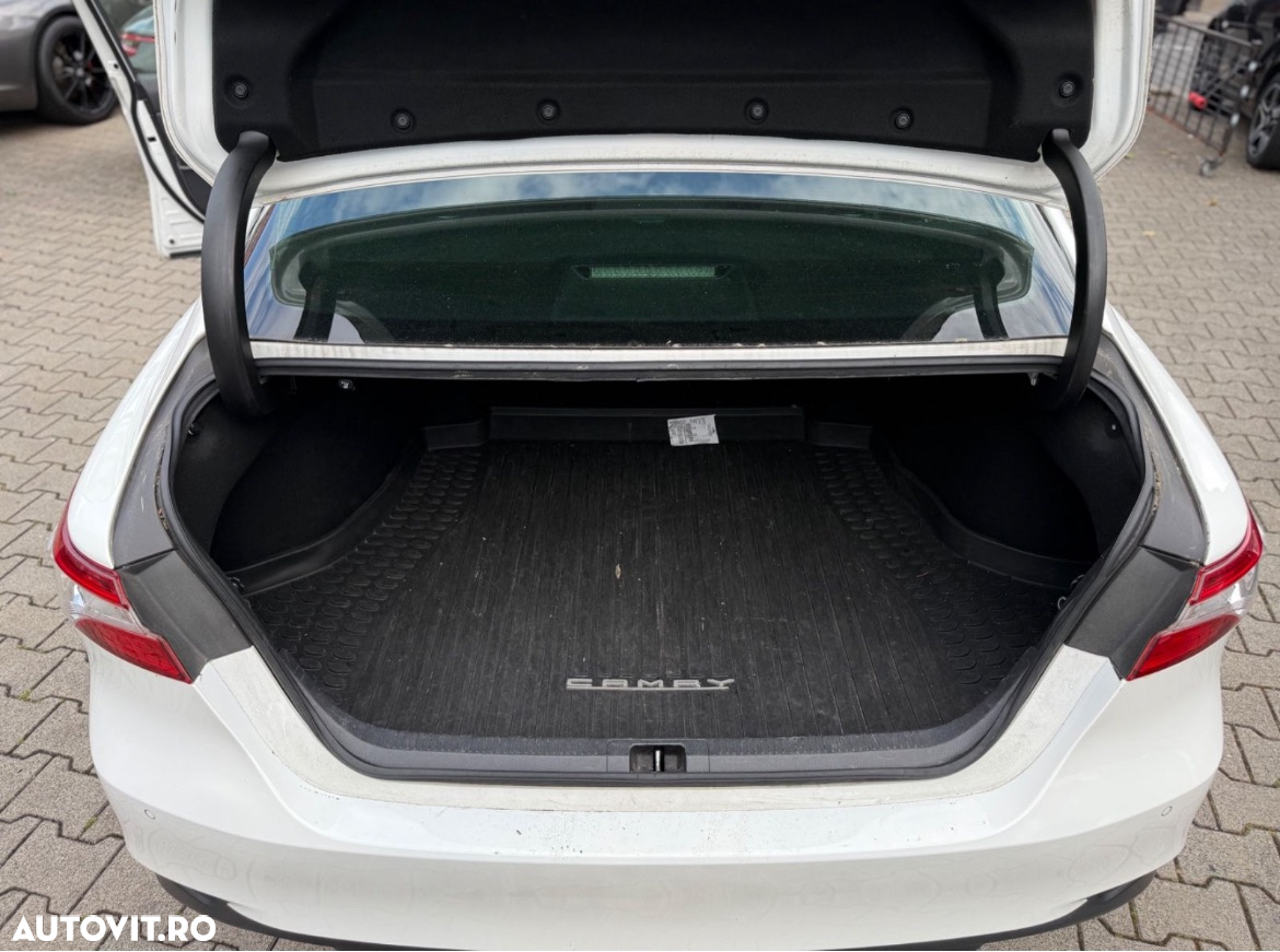 Toyota Camry 2.5 Hybrid Business - 8