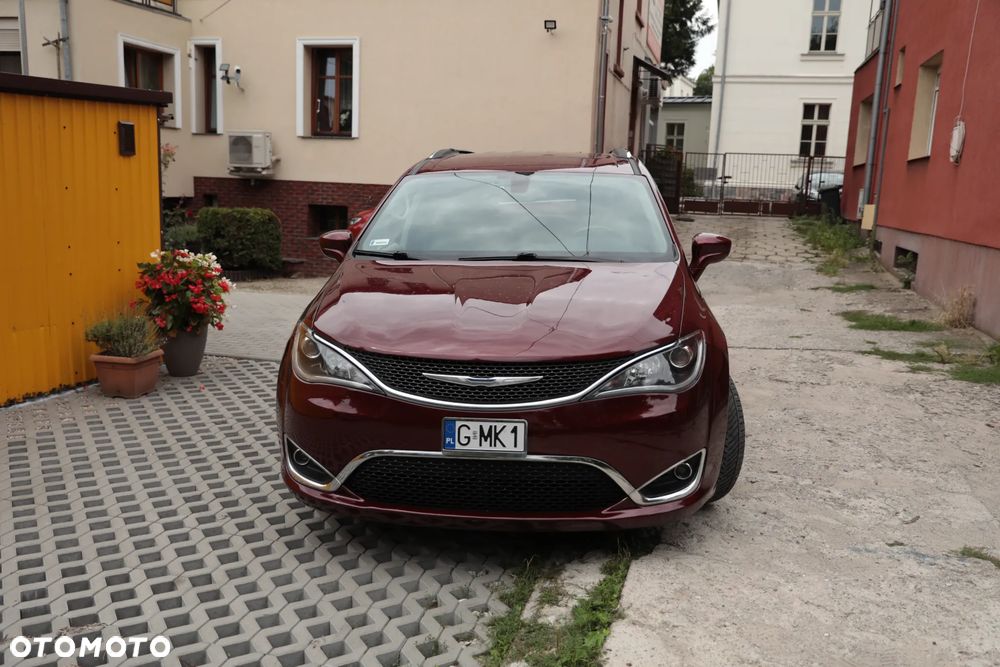 Chrysler Pacifica - 2