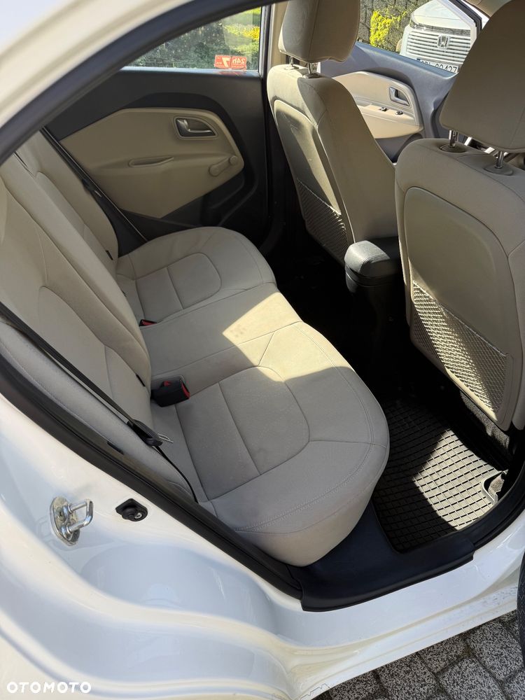 Kia Rio - 17