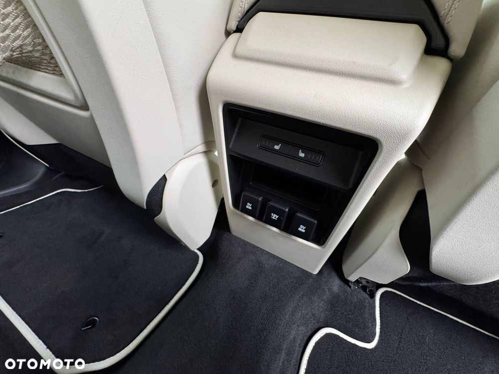 Land Rover Discovery Sport - 34
