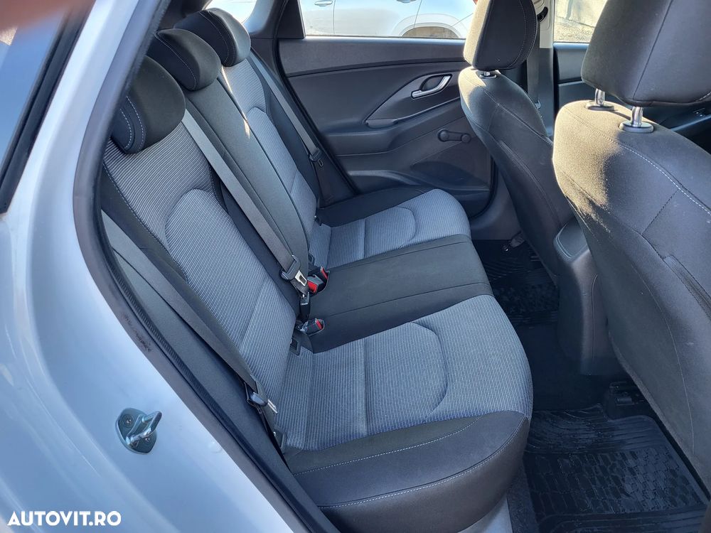 Hyundai i30 1.5 110CP 5DR M/T Comfort - 11