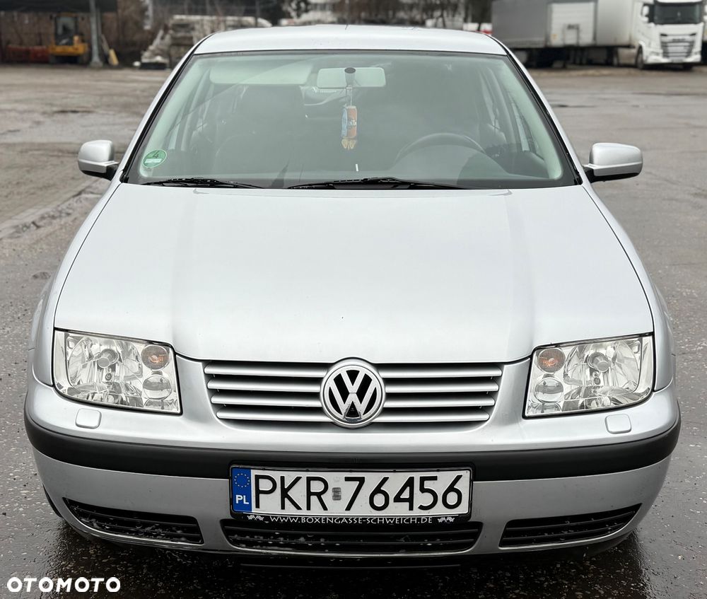 Volkswagen Bora 1.4 Basis - 1