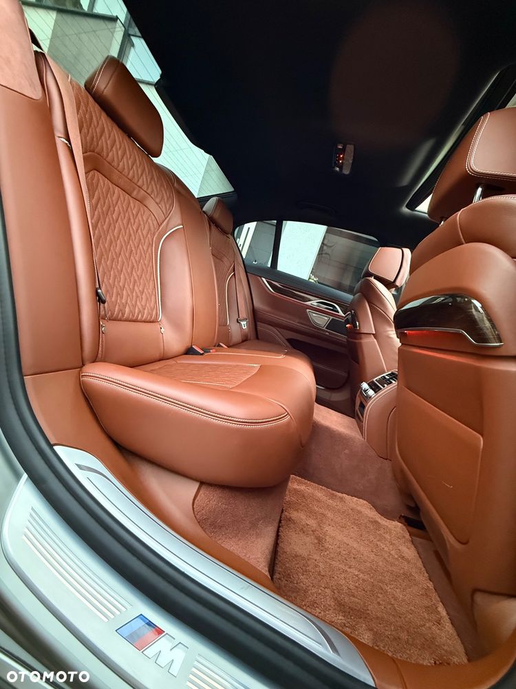 BMW Seria 7 745e - 25
