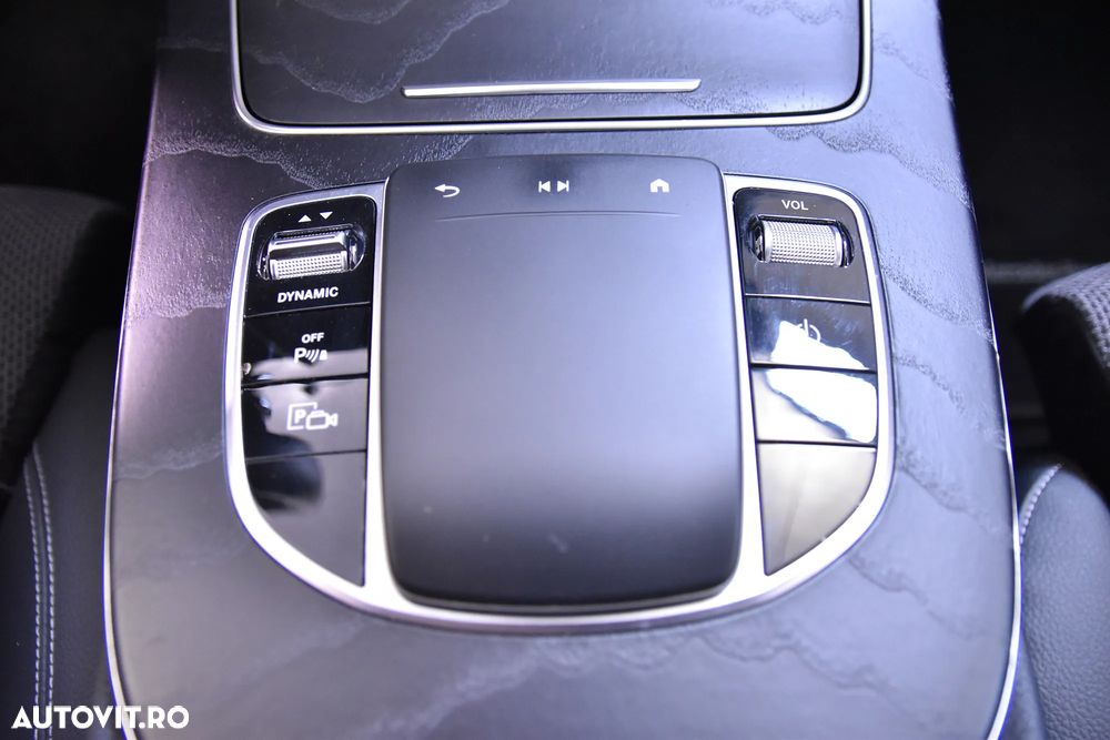 Mercedes-Benz E 300 de Aut. - 17