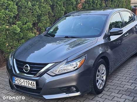 Nissan Altima - 4