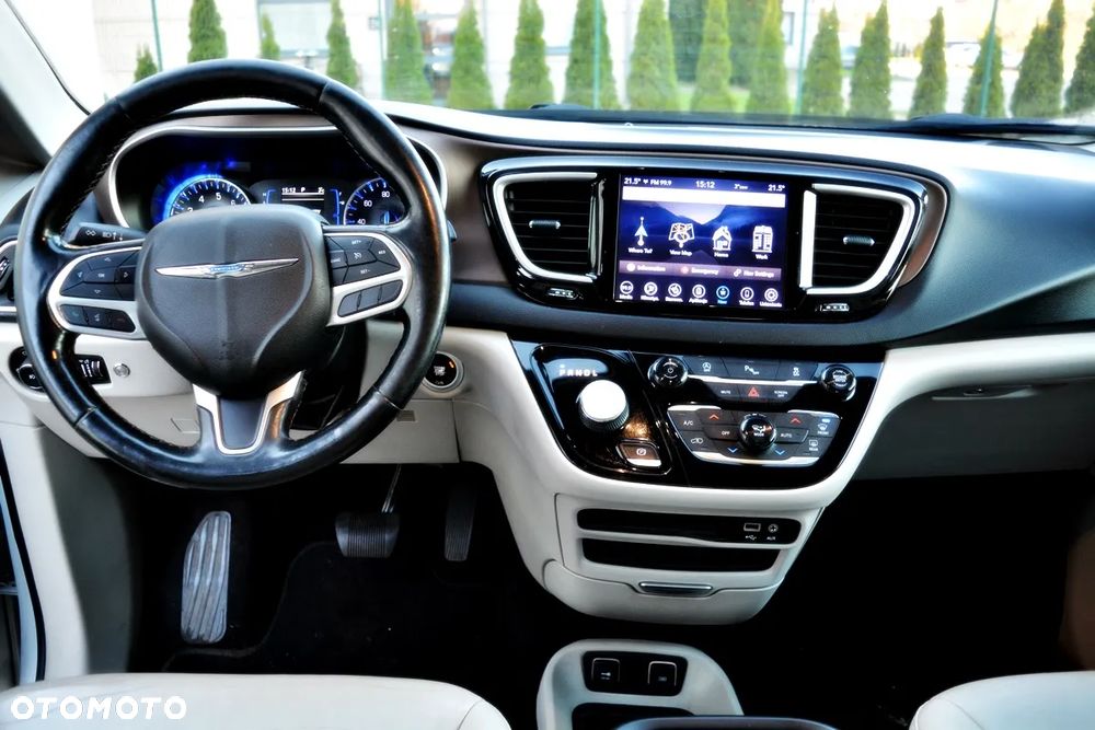 Chrysler Pacifica - 24