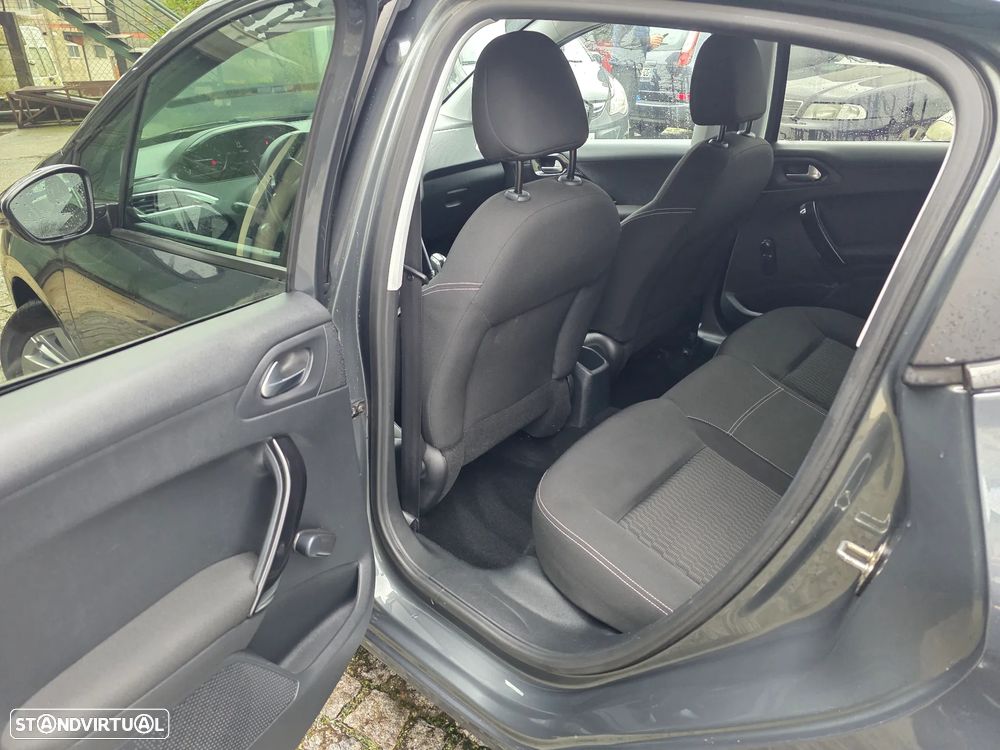 Peugeot 208 1.2 PureTech Style - 13