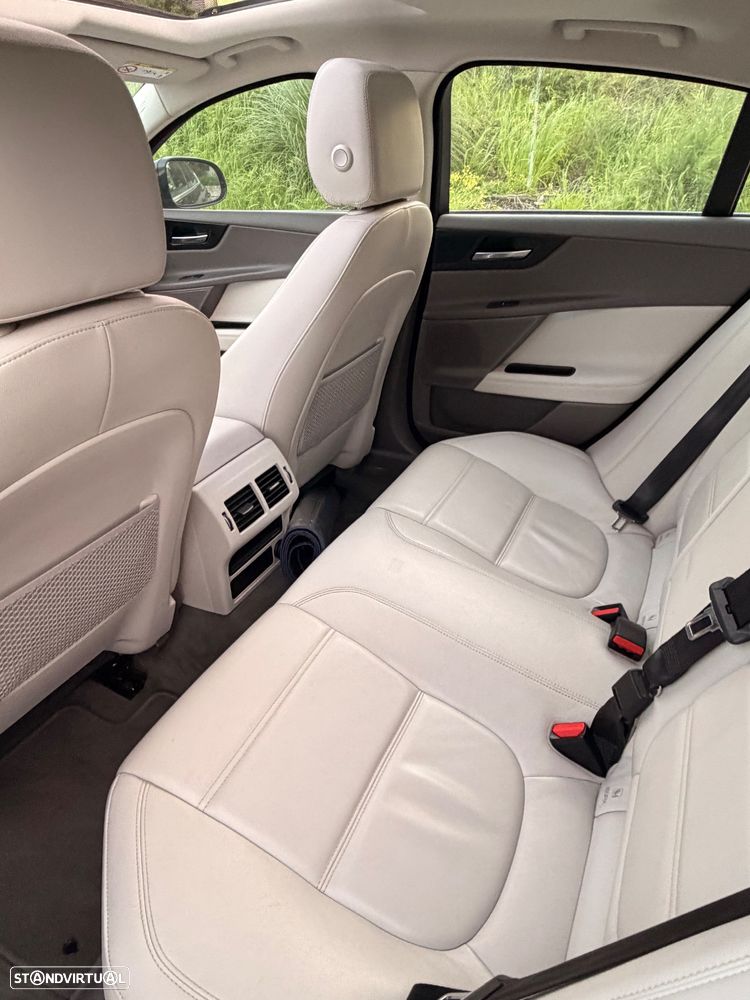 Jaguar XE 2.0 D Prestige Aut. - 19