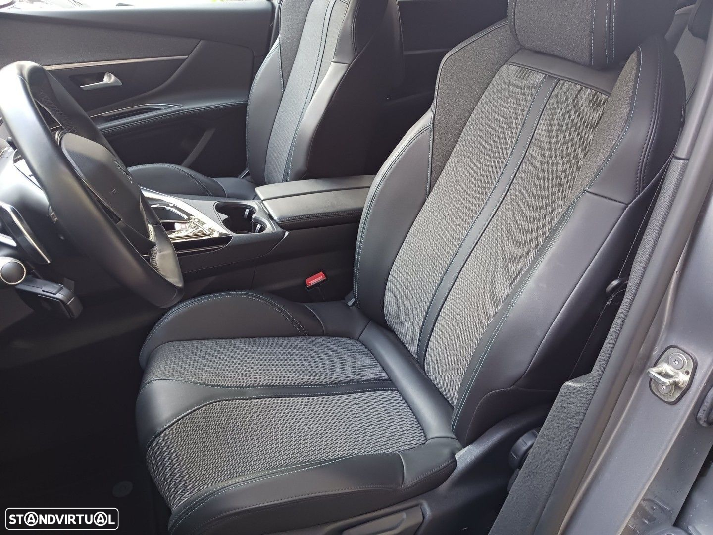 Peugeot 5008 1.5 BlueHDi Allure Pack EAT8 - 31