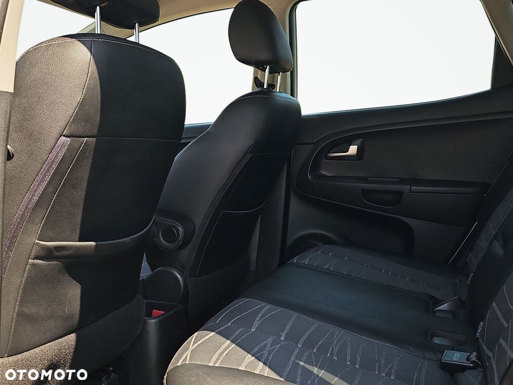 Kia Venga 1.6 L - 23