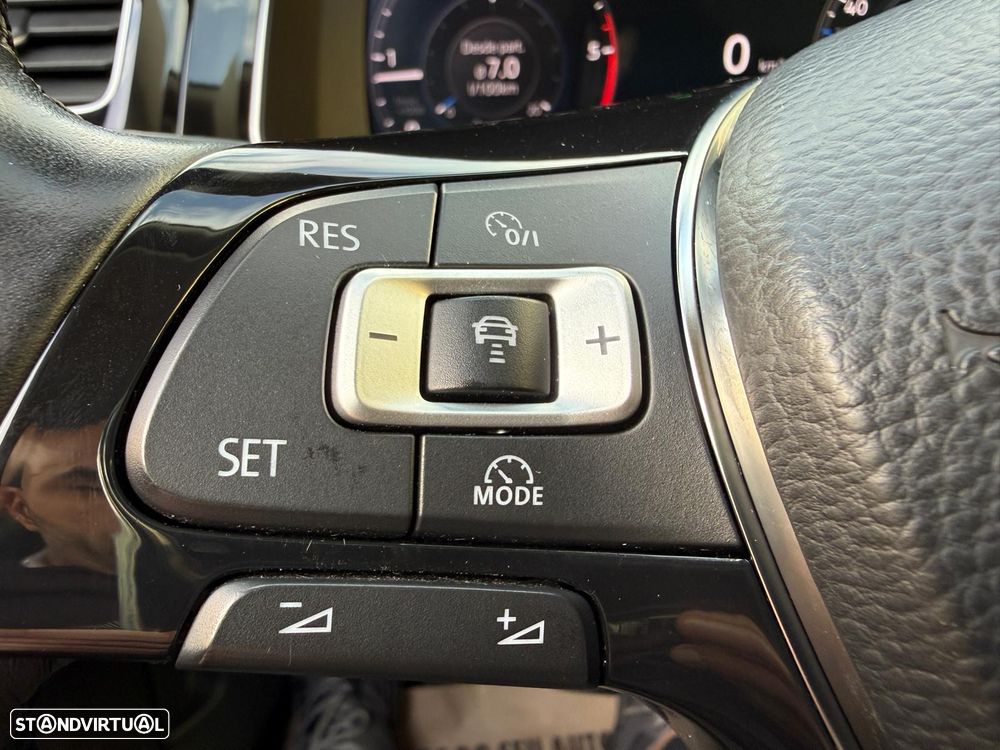 VW Golf Variant 1.6 TDi Highline DSG - 28