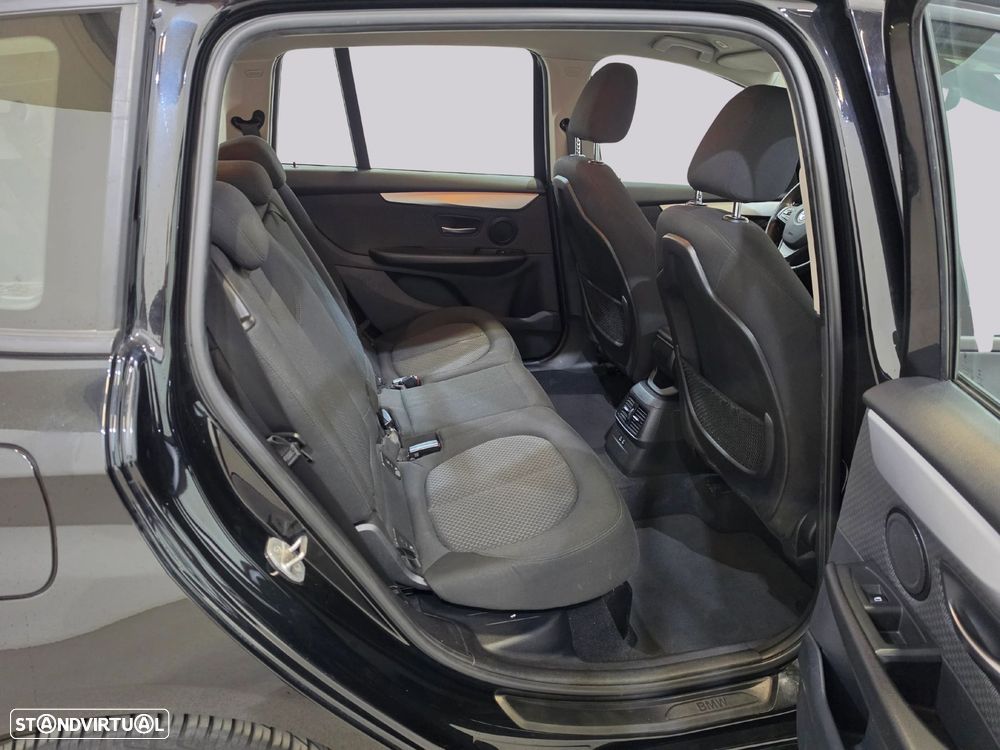 BMW 216 Gran Tourer d - 12