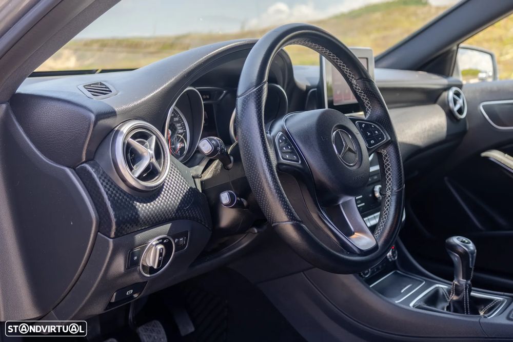 Mercedes-Benz A 180 d AMG Line - 11