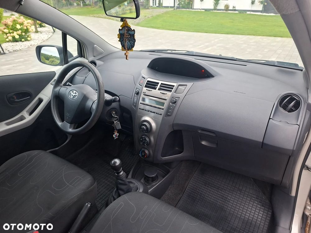 Toyota Yaris - 8