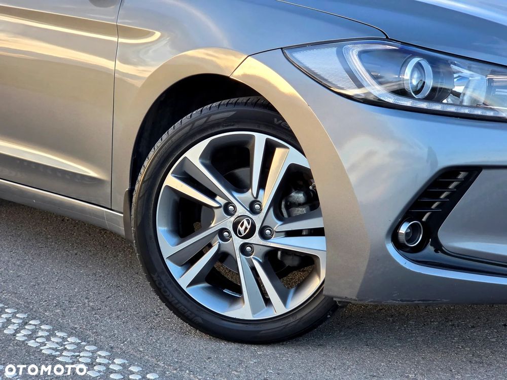 Hyundai Elantra 1.6 Comfort - 27