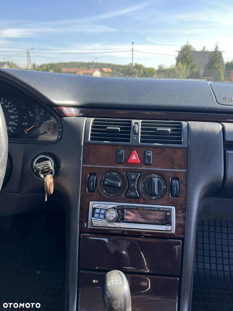 Mercedes-Benz Klasa E 290 T TD Elegance - 12