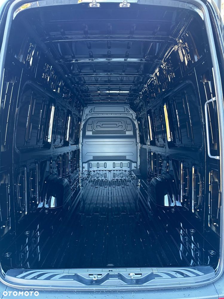 Mercedes-Benz Sprinter - 25