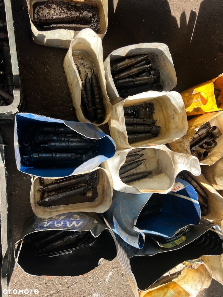 Wtryskiwacze paliwa różne mam Mercedes Volvo - 6