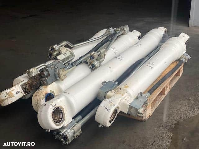 Cilindru hidraulic excavator liebherr r 946 complet second hand - 1