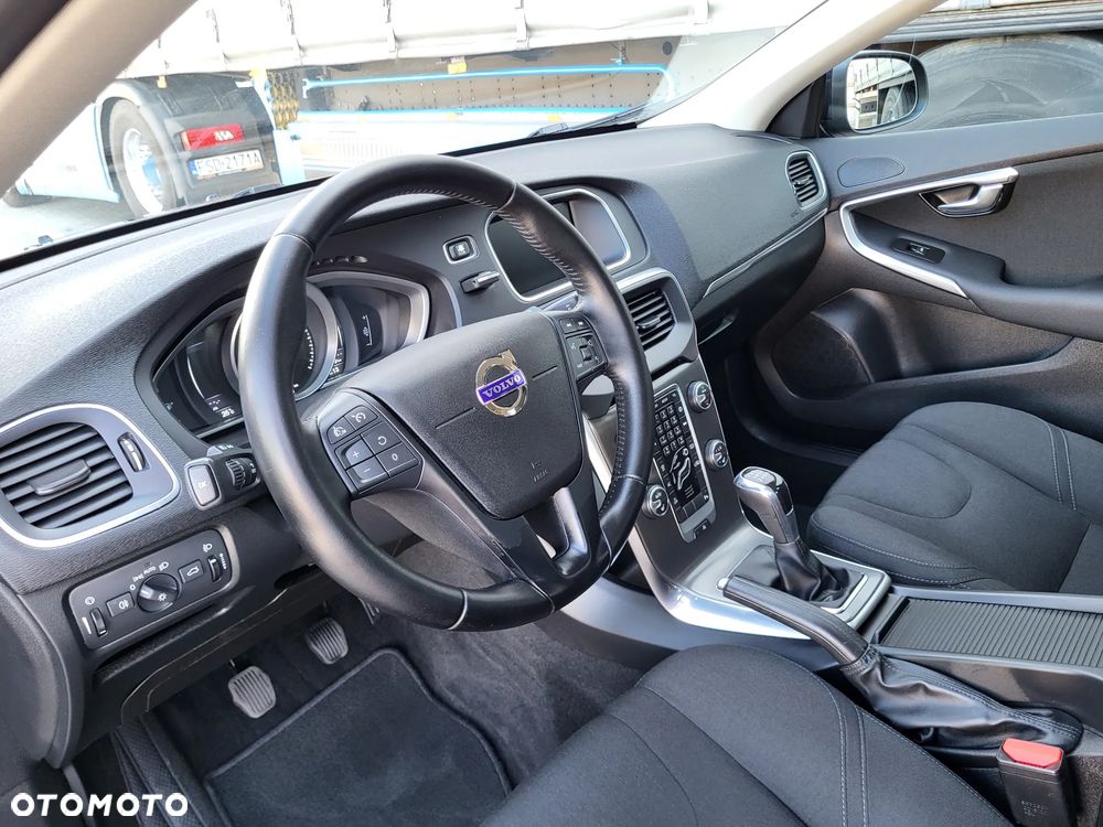 Volvo V40 T2 Momentum - 15