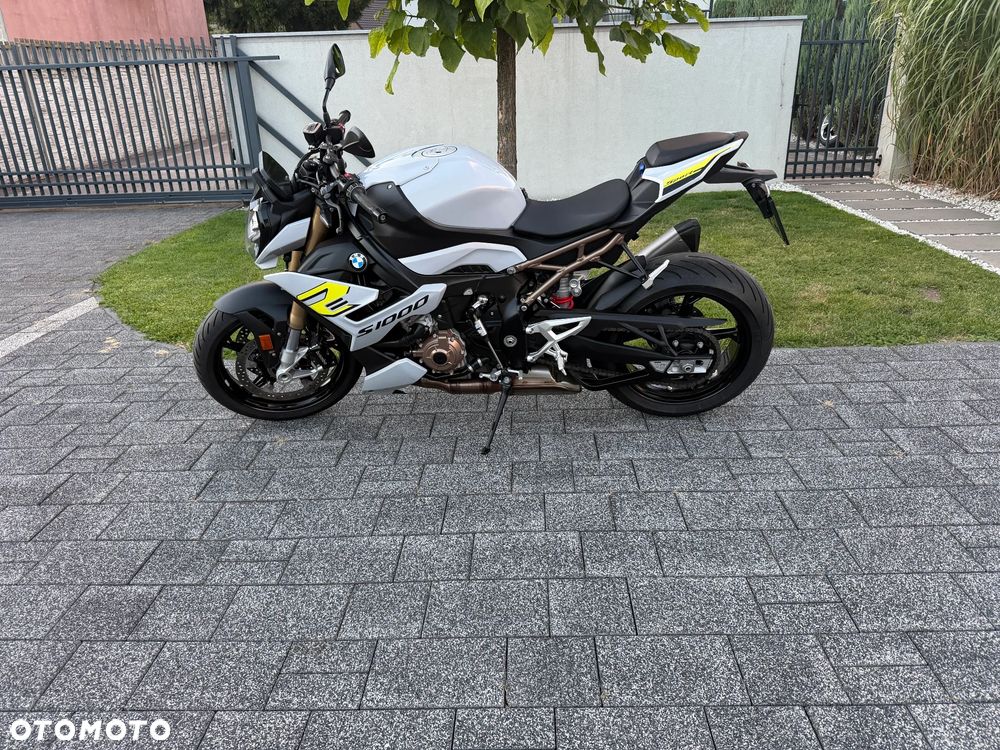BMW S