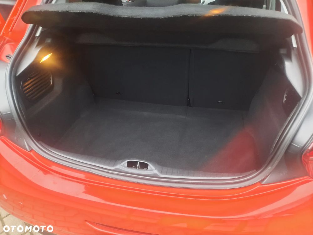Peugeot 208 - 12