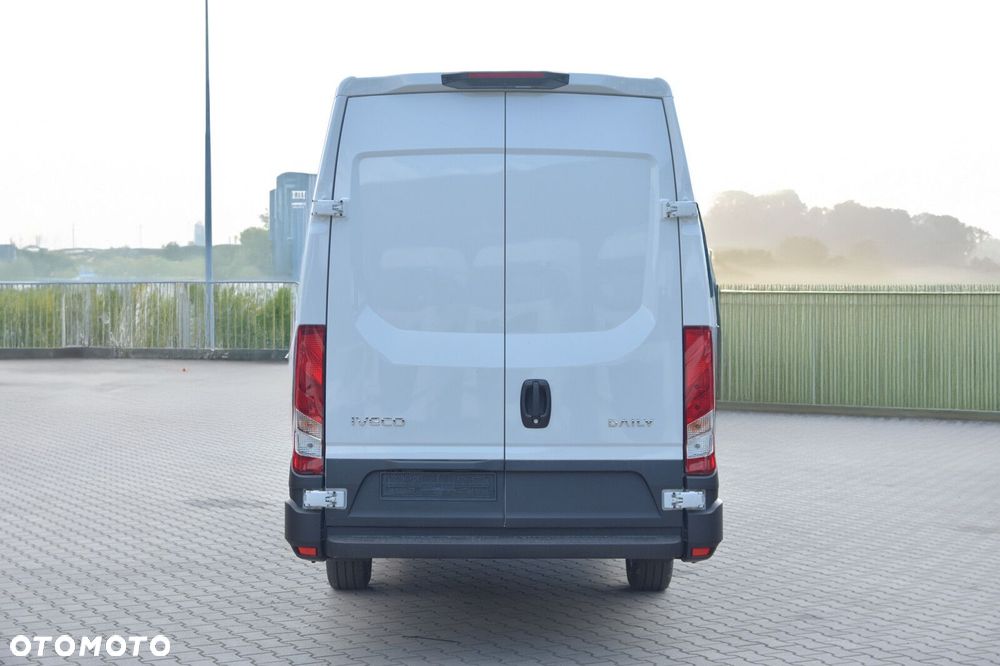 Iveco Daily Furgon Brygadówka | 35S18HA8V | Automat AT8 | Zabudowa 7 os - 6