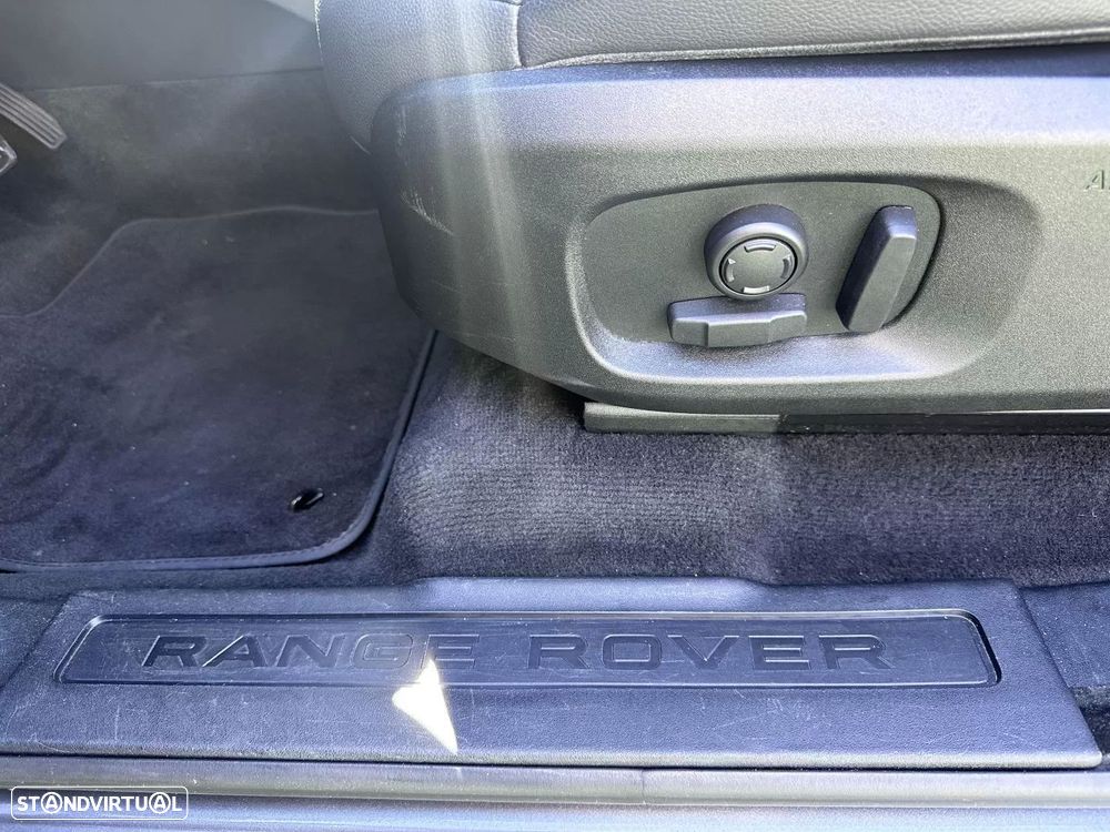Land Rover Range Rover Evoque 2.0 D150 AWD R-Dynamic Auto - 36