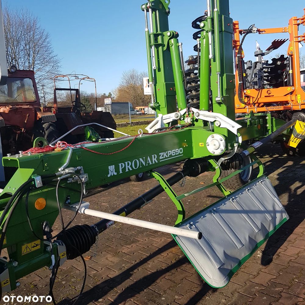Pronar ZKP690 - 12