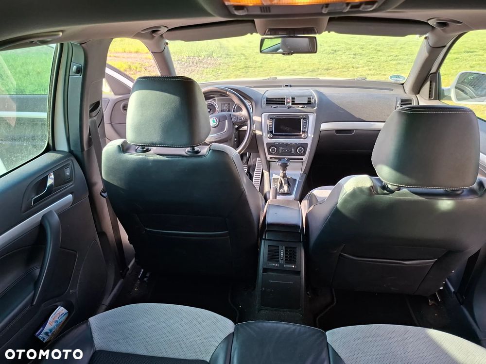 Skoda Octavia 2.0 TDI RS DSG - 10