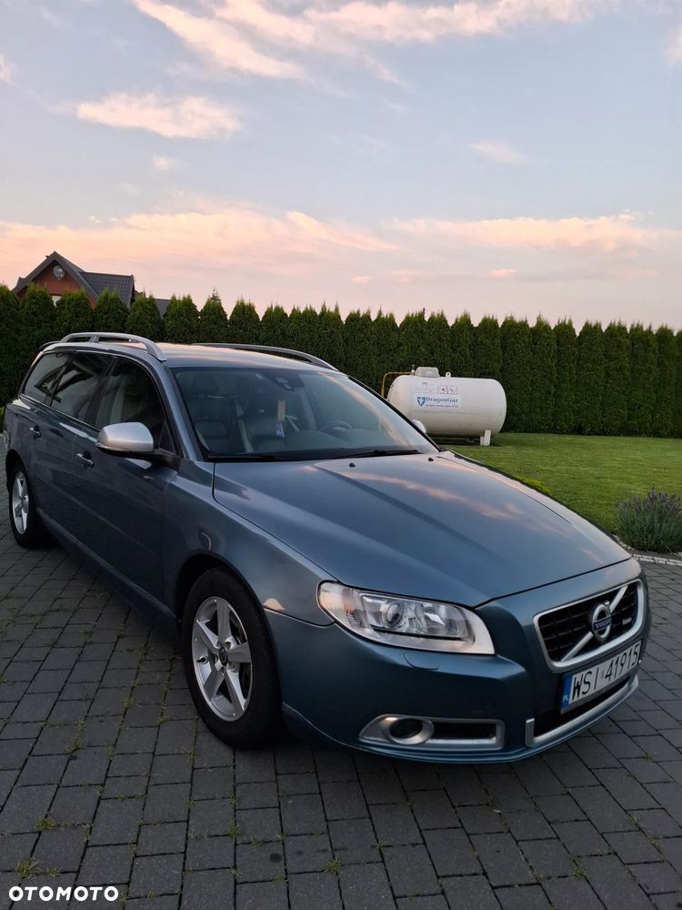 Volvo V70 D3 R-Design - 3