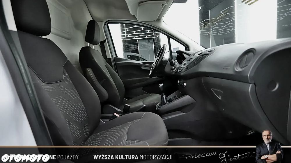 Ford Transit Courier - 16