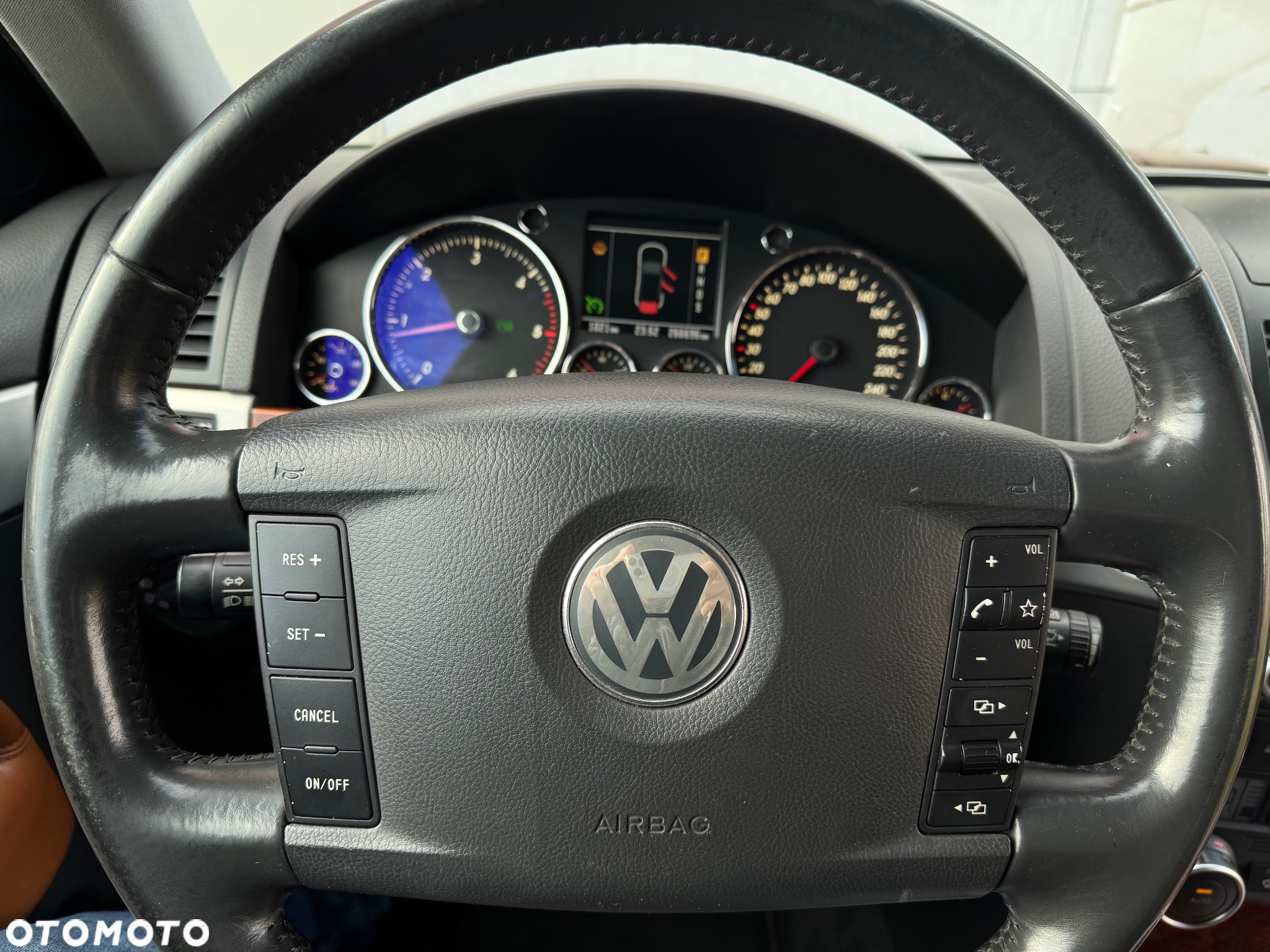Volkswagen Touareg - 22