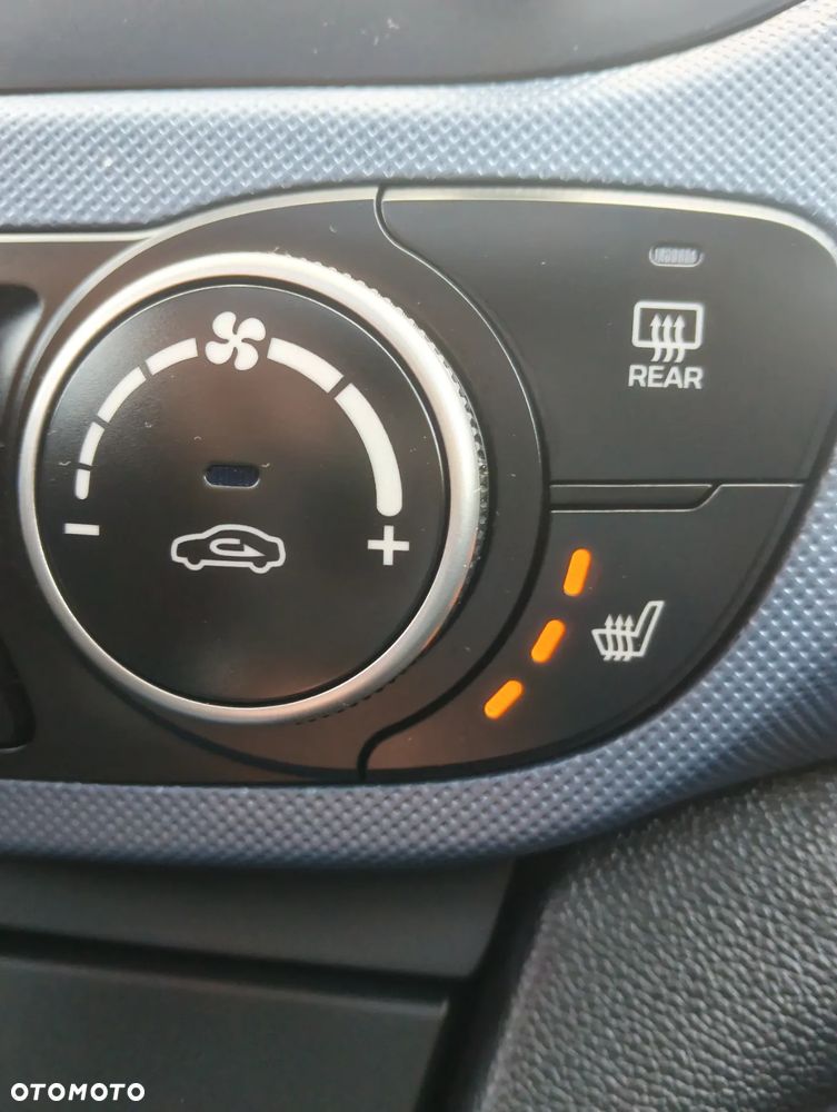 Hyundai i10 1.2 YES Gold - 28