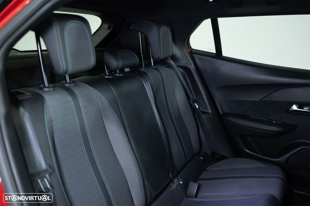 Peugeot 2008 1.2 PureTech Allure Pack - 29