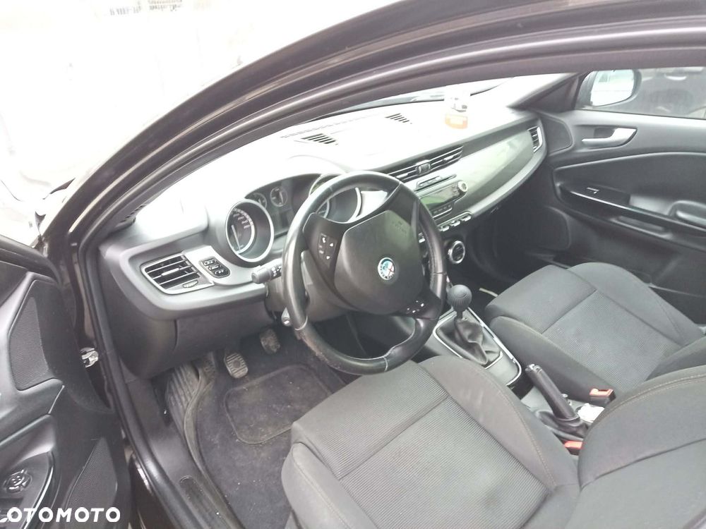 Alfa Romeo Giulietta 2.0 JTDM Distinctive - 6