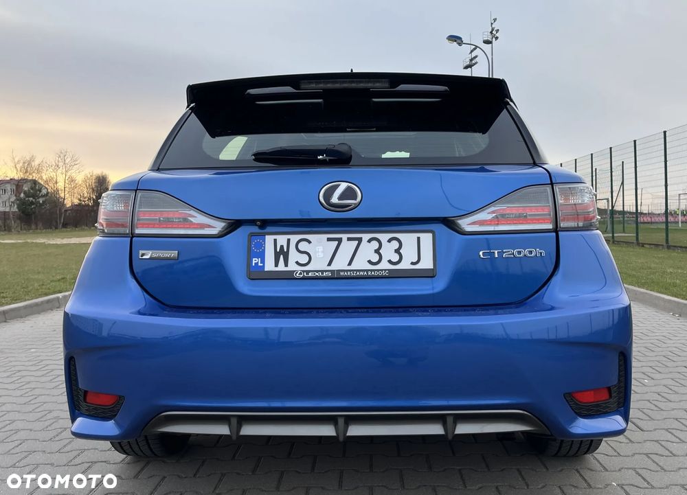 Lexus CT - 7
