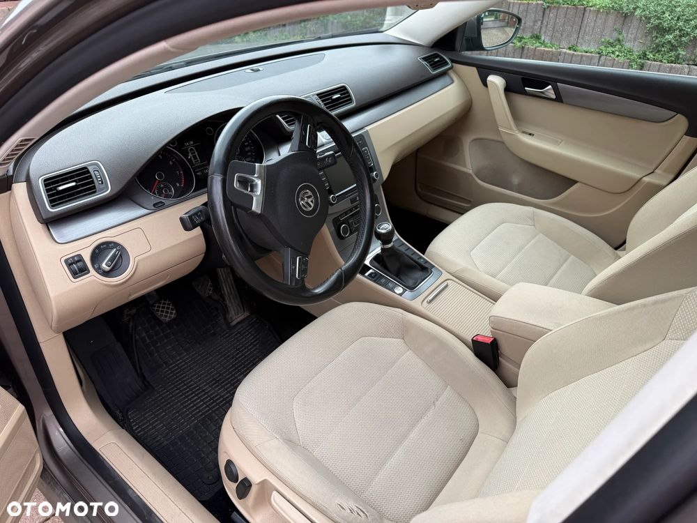 Volkswagen Passat - 9