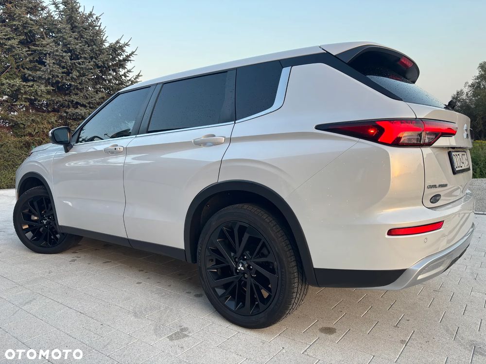 Mitsubishi Outlander - 8