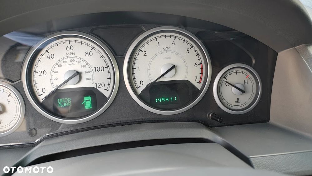 Chrysler Town & Country - 24