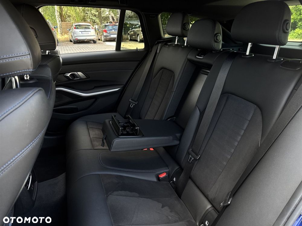 BMW Seria 3 320d xDrive - 24