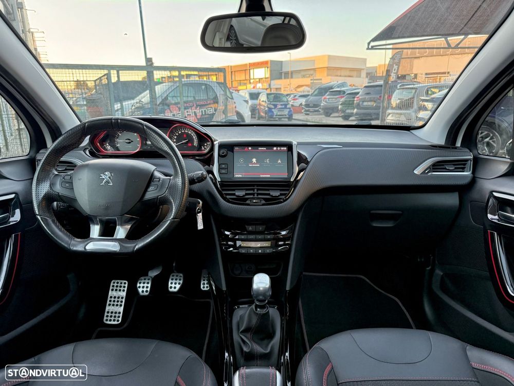 Peugeot 2008 1.2 PureTech GT Line - 22