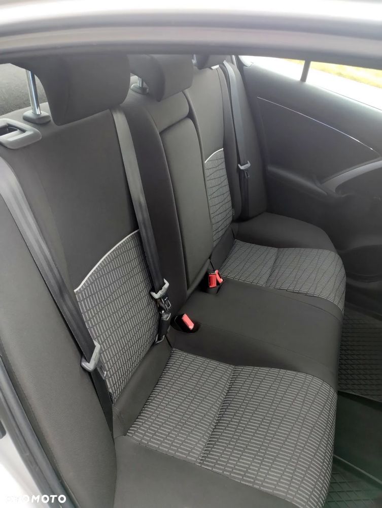 Toyota Avensis 2.0 D-4D Sol - 22
